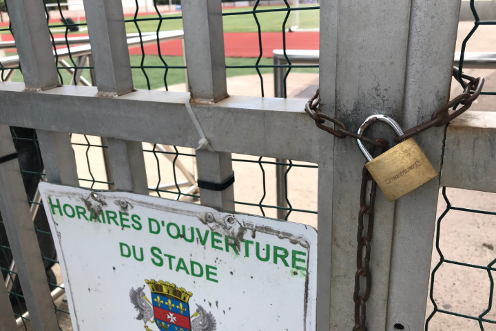 Saint-Barth - Covid stade fermé